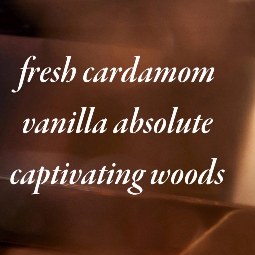 Bath & Body Works VANILLA ROMANCE Body Lotion 8 oz 24hr Moisture - Picture 2 of 5